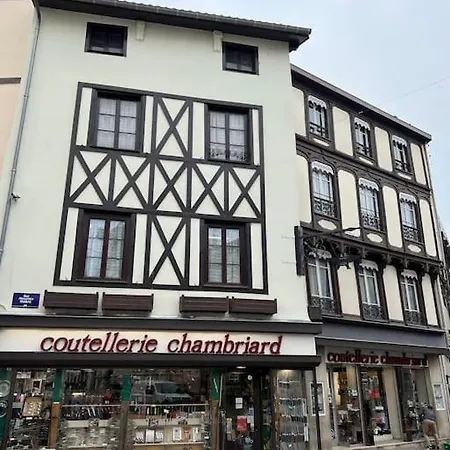 Totoro @ Free Parking/wifi/draps Thiers